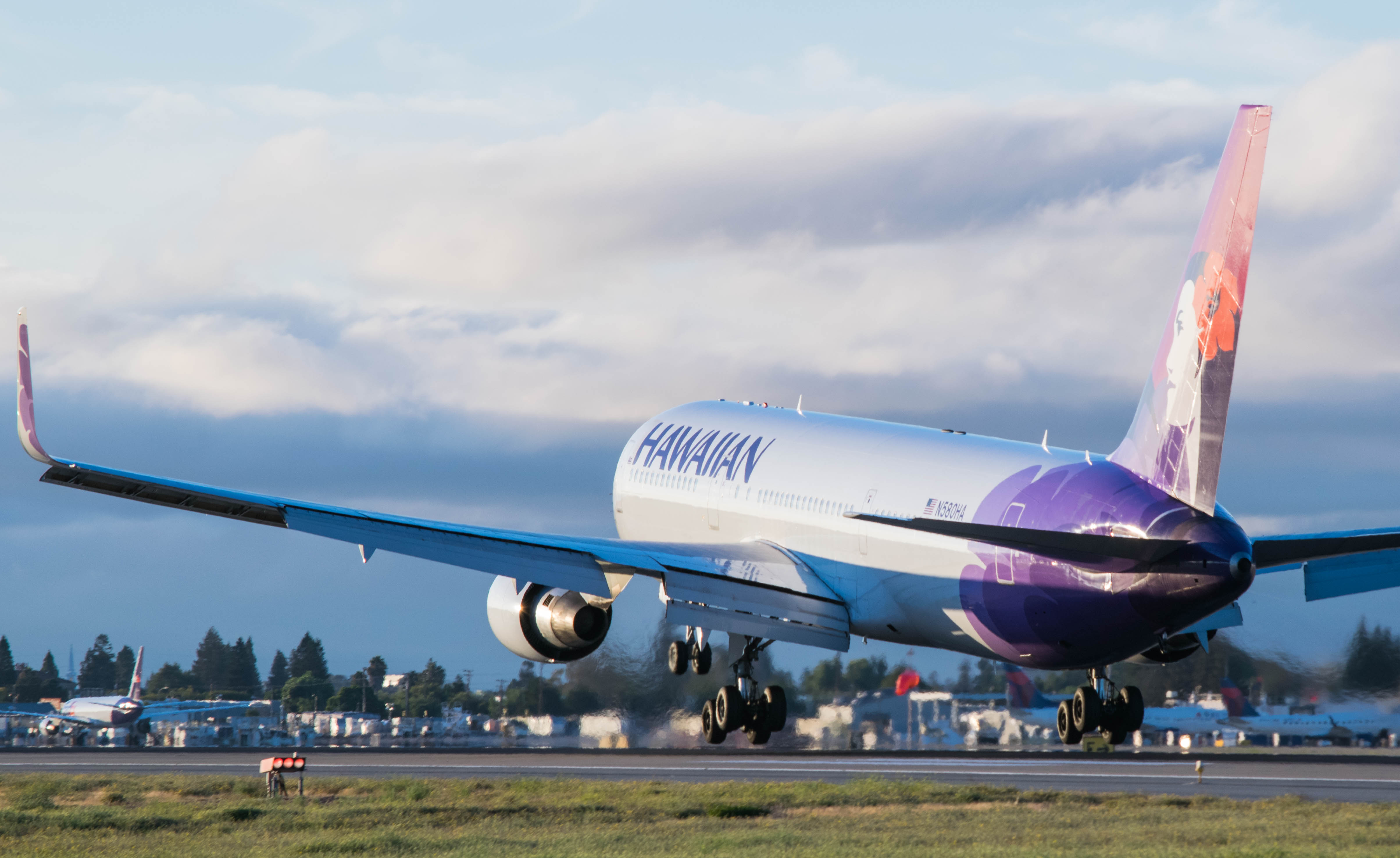 Hawaiian Airlines taking off from SJC