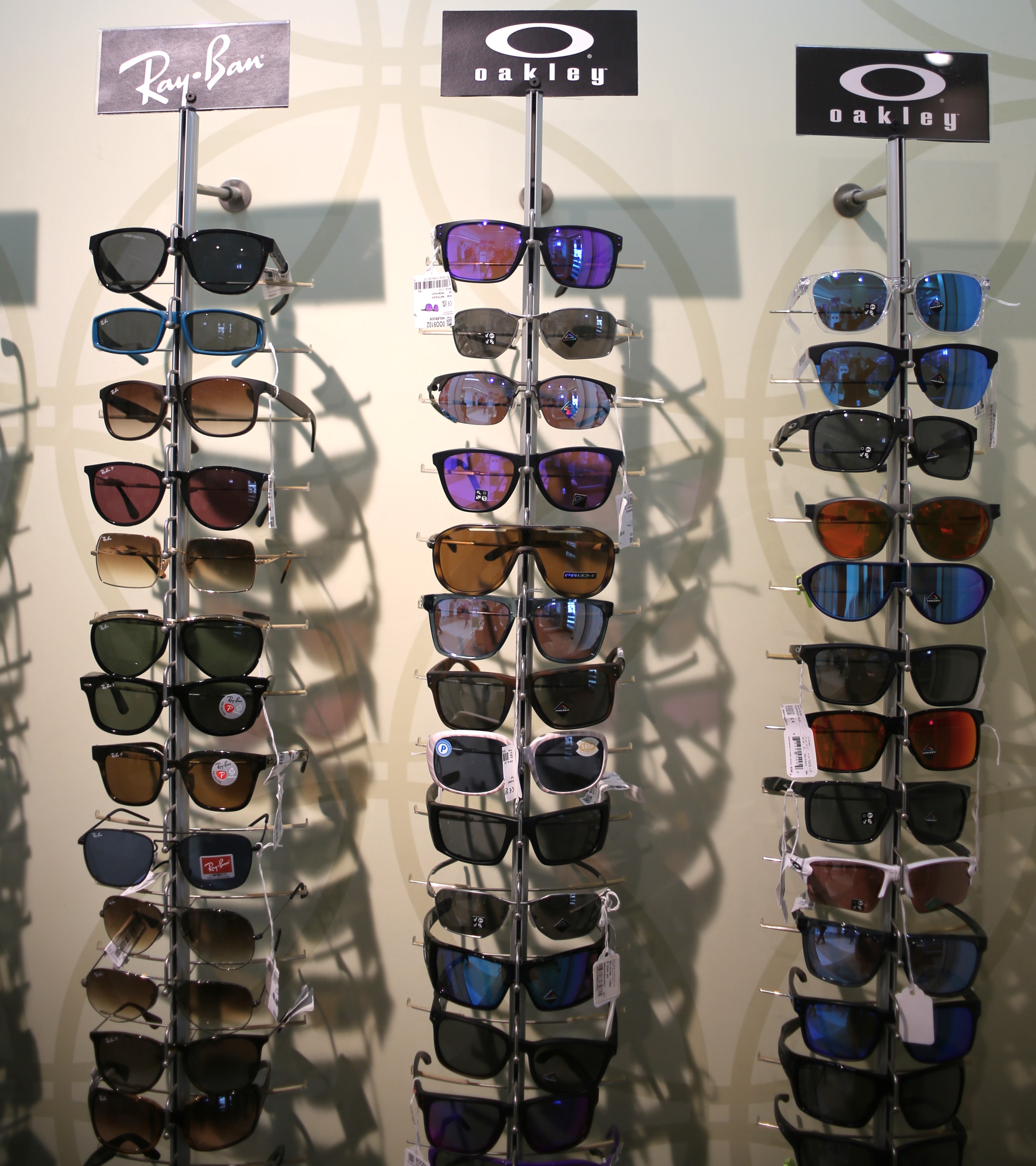 Sunglass icon for concessions listing page